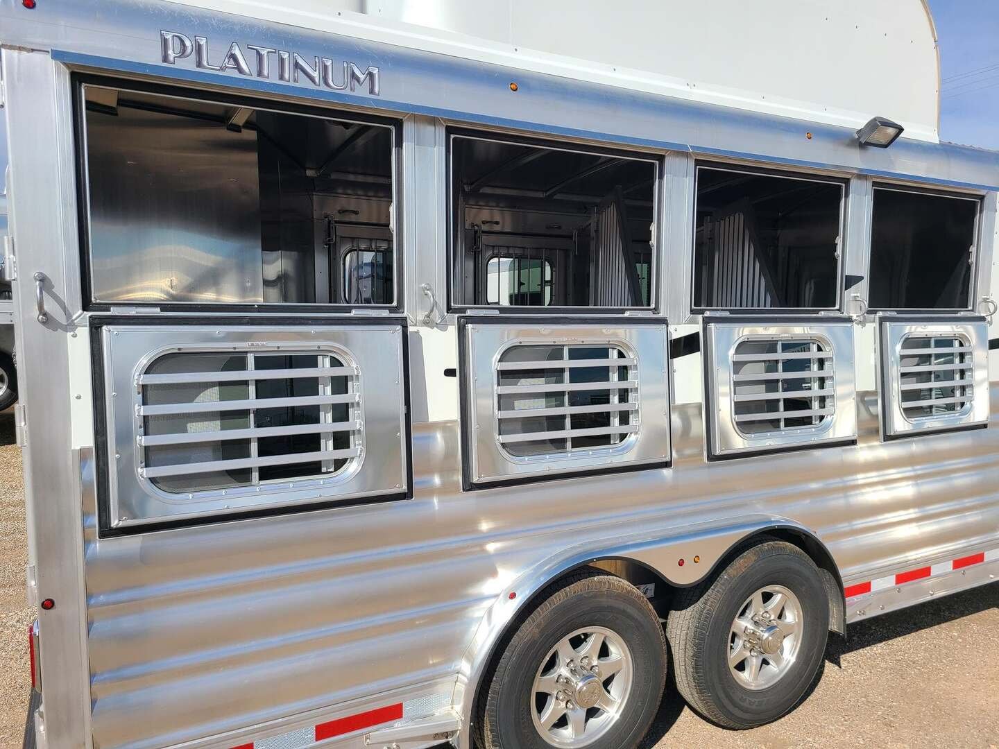 2026 Platinum Coach 8 Wide Platinum 4 HBP With POD & MANGERS - Image 12