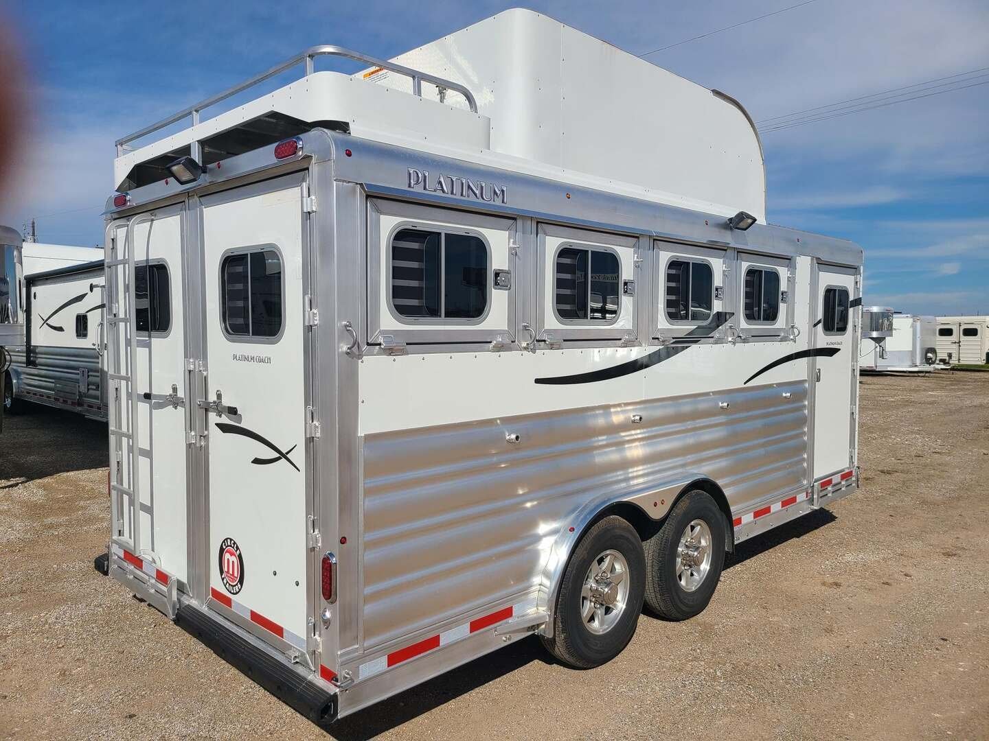 2026 Platinum Coach 8 Wide Platinum 4 HBP With POD & MANGERS - Image 4