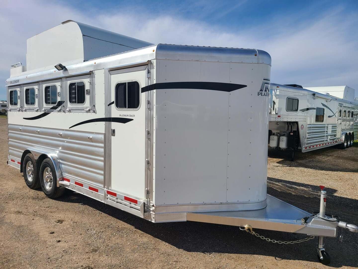 2026 Platinum Coach 8 Wide Platinum 4 HBP With POD & MANGERS - Image 3