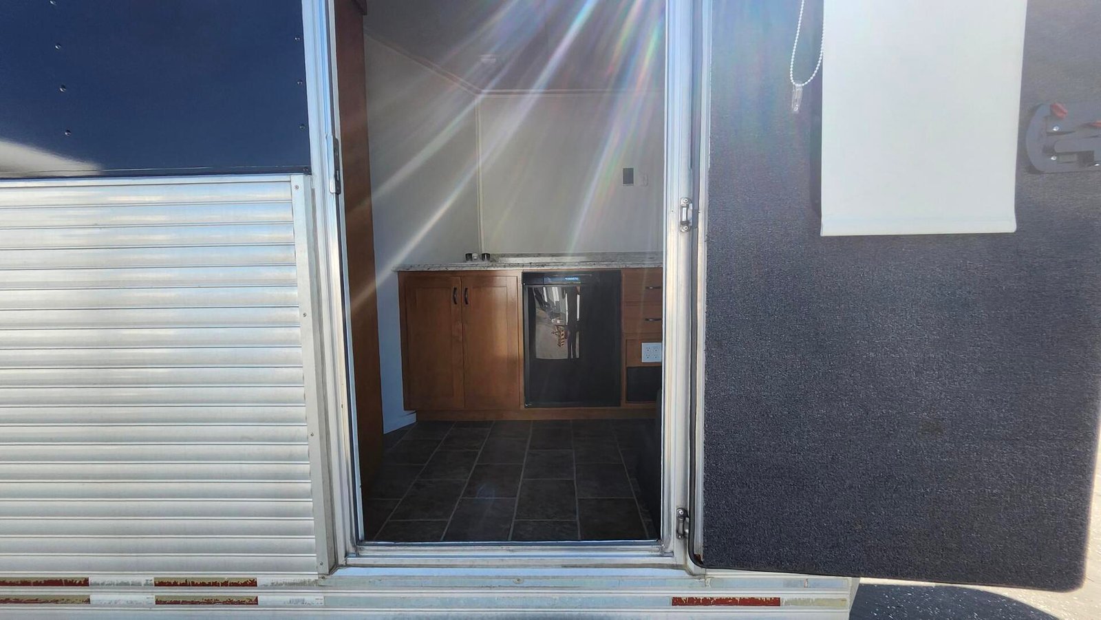 1997 Sundowner Trailers LQ 4H Conversion - Image 11