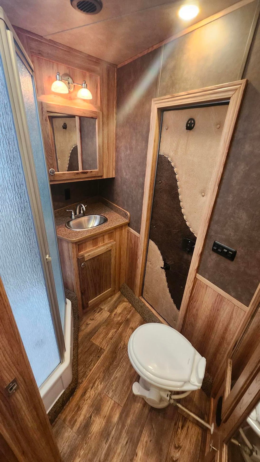 2017 Exiss Trailers LQ 2H ENDEAVOR 8210 - Image 19
