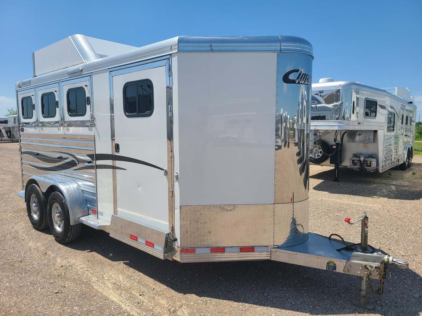 2022 Cimarron Norstar 3 Horse Bumper Pull Trailer - Image 4