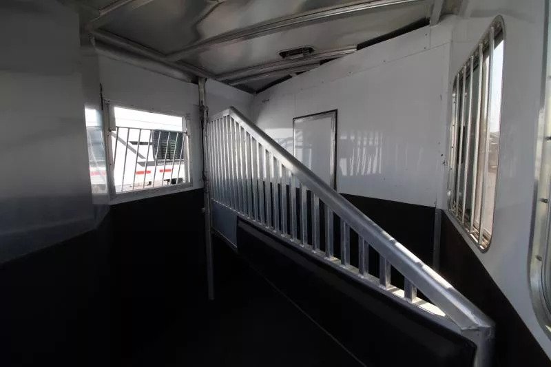 2022 Exiss Escape 7204 2 Horse Weekender 4ft Living Quarters - Image 13