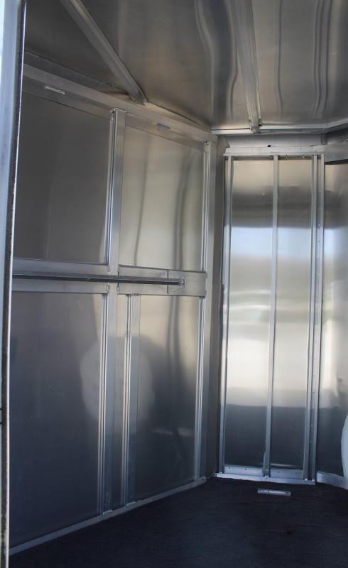 2004 Featherlite 9408 3 Horse Bumper Pull Trailer - Image 9