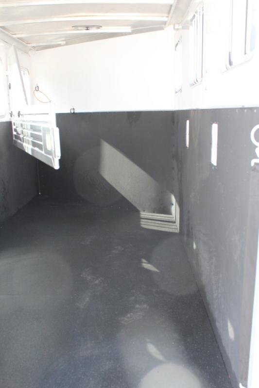 2004 Featherlite 9408 3 Horse Bumper Pull Trailer - Image 8