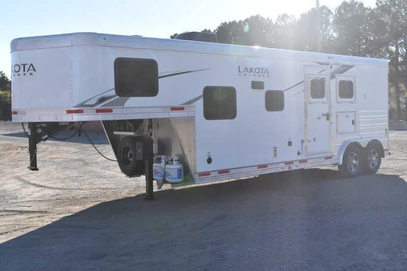 2022 Lakota Charger 2 Horse LQ - Image 8