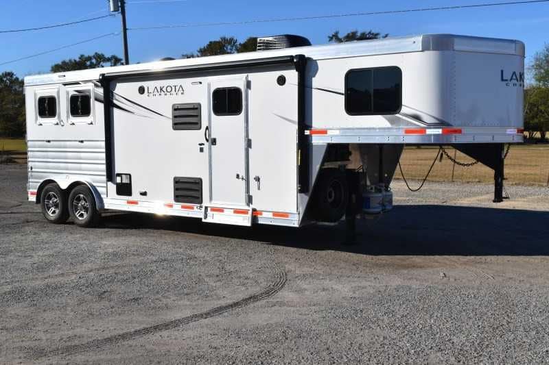 2022 Lakota Charger 2 Horse LQ - Image 4